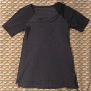 Lululemon Heather Gray/Black Tee Size 6